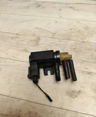 Volkswagen PASSAT B6 Turbo solenoid valve 1K0906627A
