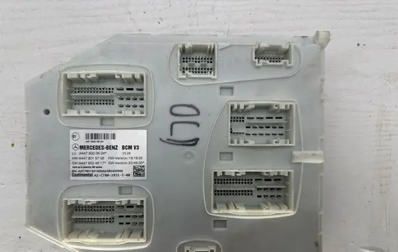 Mercedes-Benz Vito Viano W447 Central body control module A4479000624