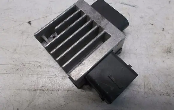 Renault Kadjar Glow plug pre-heat relay 271203982R