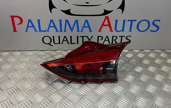 Tailgate rear/tail lights