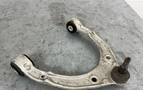 Volkswagen Touareg II Front lower control arm/wishbone K195304