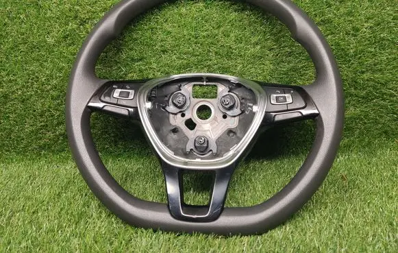 Volkswagen Jetta VI Steering wheel 5C0419091