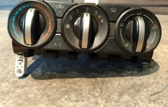 Nissan Qashqai Climate control unit