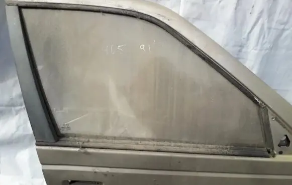 Peugeot 405 Front door window glass four-door