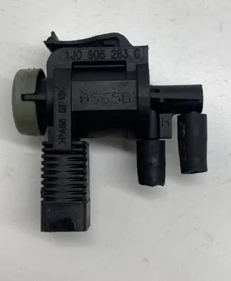 Volkswagen Golf IV Turbo solenoid valve 1J0906283C