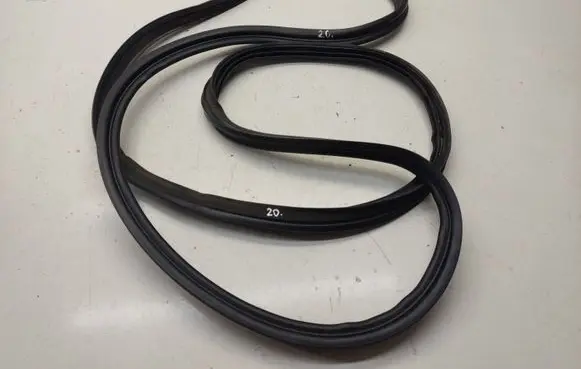 Nissan Qashqai Trunk rubber seal (body) 