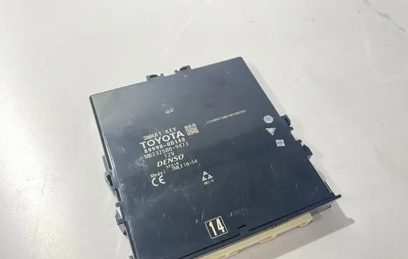 Toyota Yaris Keyless (KESSY) go control unit/module TMLF1054 899900D140 MB2325009473
