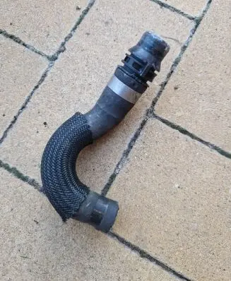 Engine coolant pipe/hose