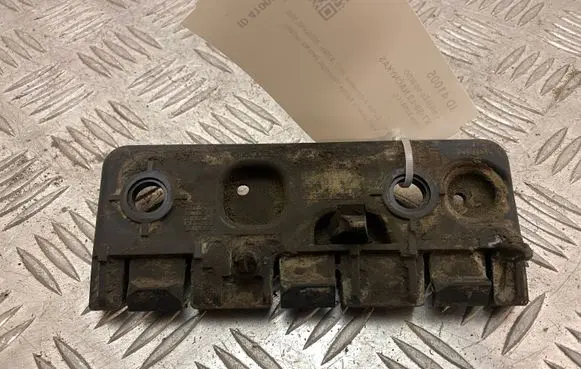 Volvo XC90 Fender mounting bracket 31378134