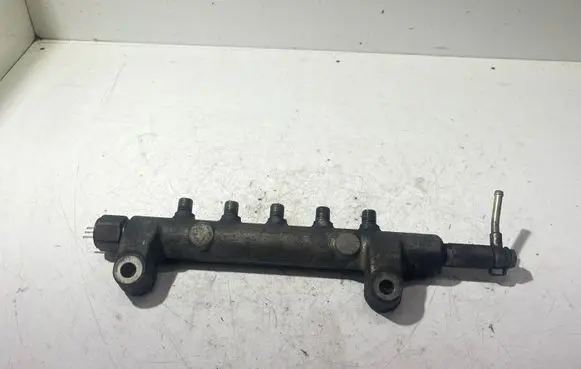 Nissan X-Trail T30 Fuel main line pipe