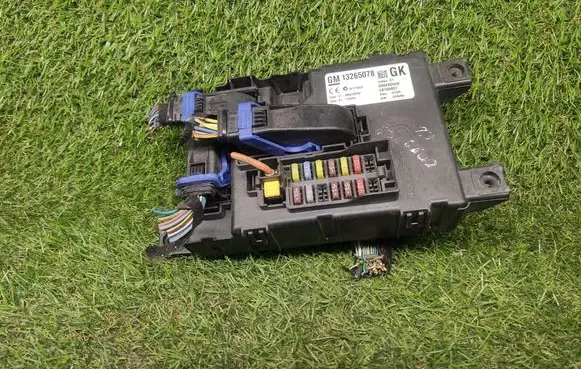 Opel Corsa D Power management control unit 13265078 13265078GK