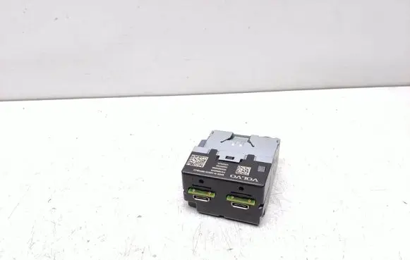 Polestar 2 USB socket connector 31682676 V220703