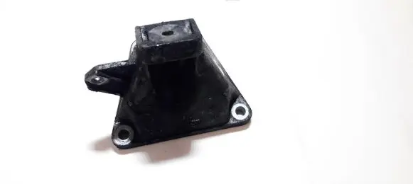 Engine mounting bracket
