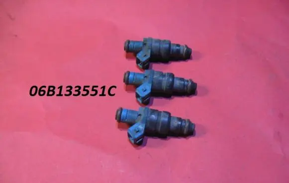 Audi A4 S4 B5 8D Fuel injector 06B133551C 06B133551