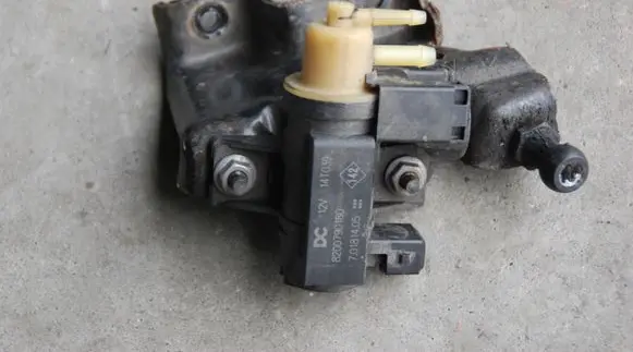 Nissan Qashqai Turbo solenoid valve 8200790180