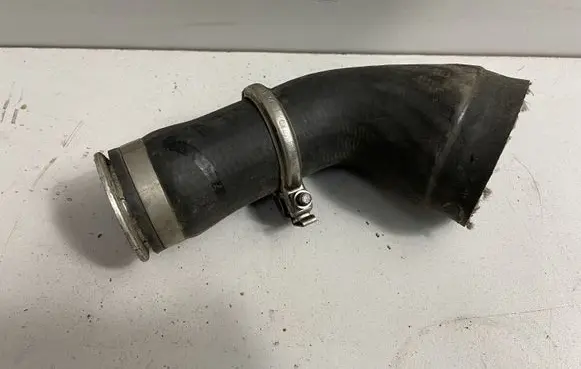 BMW 7 F01 F02 F03 F04 Intercooler hose/pipe 7575407