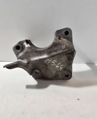 Opel Zafira C Engine mounting bracket 13480302