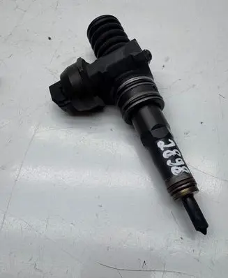 Volkswagen PASSAT B6 Fuel injector 038130073AG