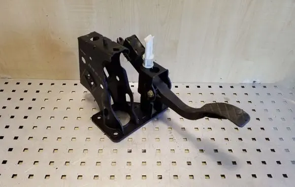 Audi A3 S3 8L Accelerator throttle pedal 1J1721511C