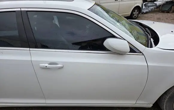 Chrysler 300M Front door