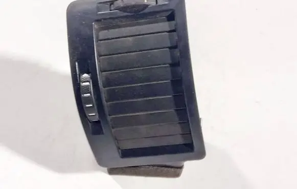 Skoda Octavia Mk2 (1Z) Dash center air vent grill 1z0819701