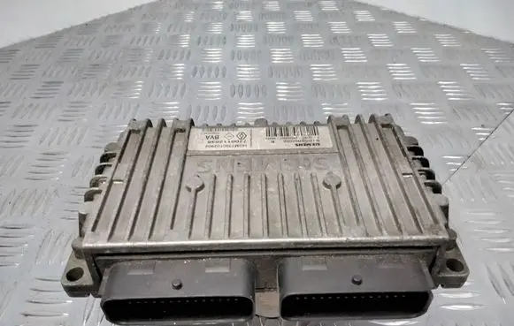 Renault Megane I Engine control unit/module S105280002E 7700112638 HOM7700102904