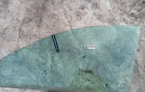 Honda CR-V Front door window glass four-door AS2 43R-00050
