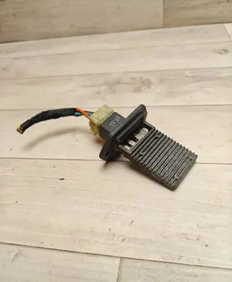 Chevrolet Aveo Heater blower motor/fan resistor 8K13