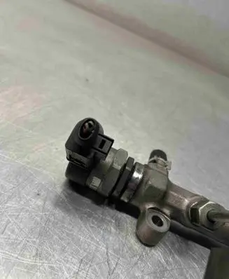 Volkswagen Golf VII Fuel main line pipe ---