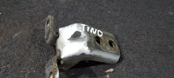 Nissan Almera Tino Rear door lower hinge