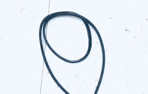 Toyota Avensis Verso Rubber seal front coupe door 