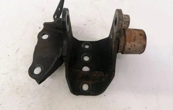 Toyota Auris 150 Engine mounting bracket