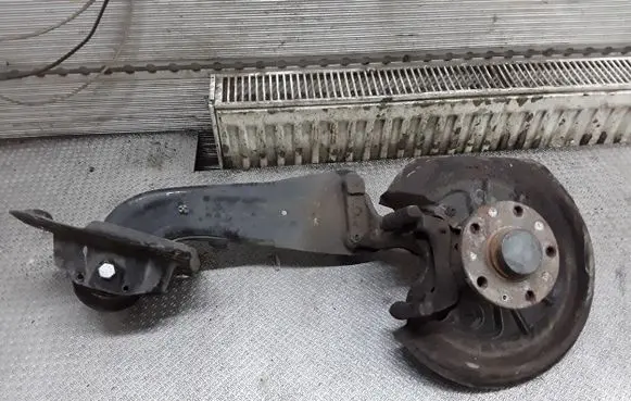 Rear wheel hub spindle/knuckle