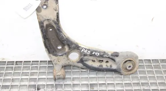 Volkswagen Golf VII Front lower control arm/wishbone