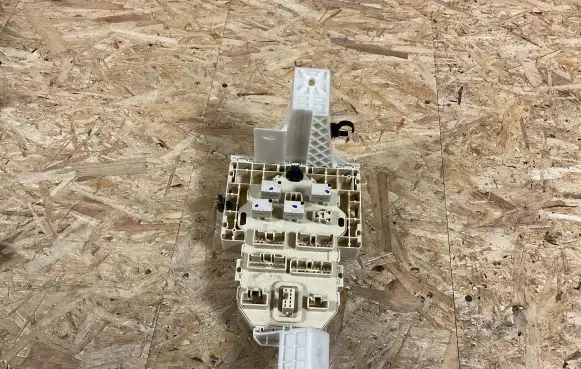 Suzuki SX4 Fuse module 3677079J31 L0T6X09