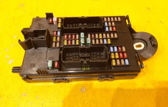 Volvo V60 Fuse module 32315317