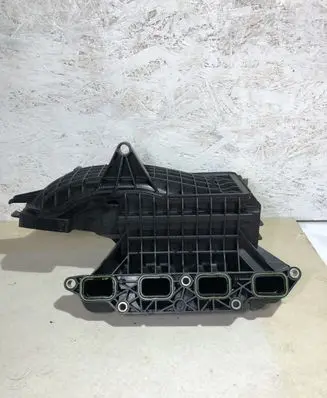 Volkswagen Golf VI Intake manifold 03C145749B