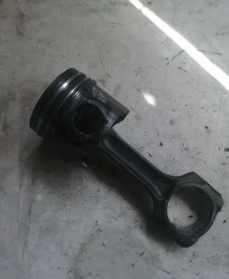 Citroen C8 Piston with connecting rod 085190