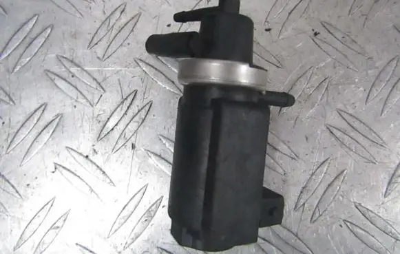Audi A4 S4 B5 8D Turbo solenoid valve 8D0906627 7.21903.32