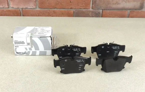 BMW 5 G60 G61 Brake pads (rear) 8842965