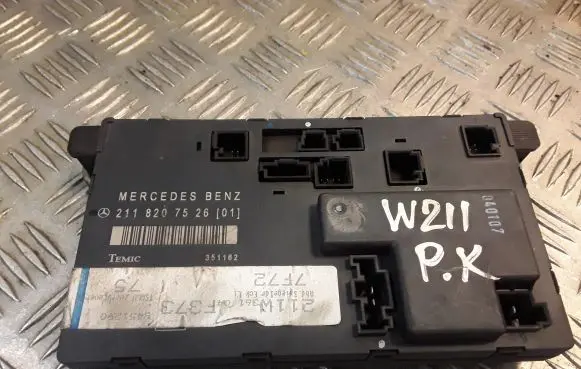 Mercedes-Benz E W211 Door control unit/module 2118207526 A2118207526