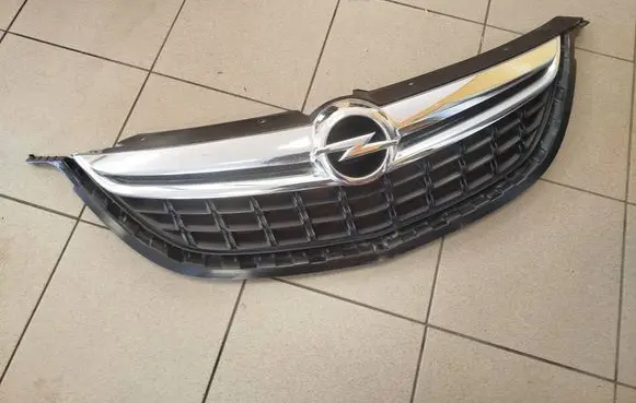 Opel Zafira C Front bumper upper radiator grill 13300698