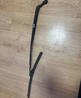 Toyota Auris 150 Front wiper blade arm 3151820