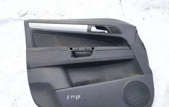 Opel Zafira B Front door card panel trim 13164484
