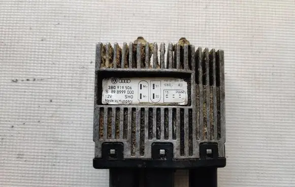 Volkswagen Transporter - Caravelle T5 Fan control module 3b0919506