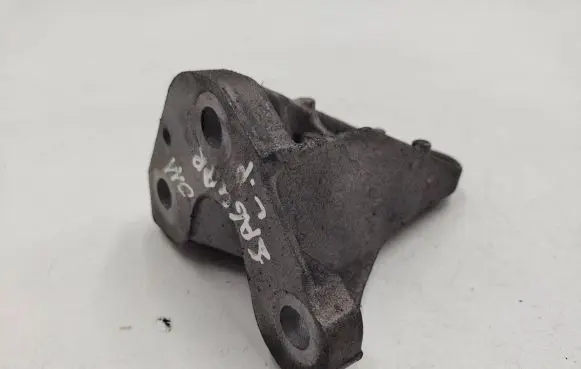 Jaguar XF X250 Engine mounting bracket