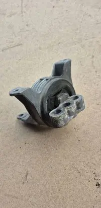 Opel Zafira A Engine mount bracket 24427298