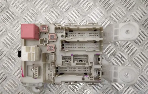 Toyota RAV 4 (XA30) Fuse box set 8273042011