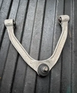 Infiniti M30 Front lower control arm/wishbone NLM211M