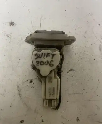 Suzuki Swift I Tailgate/trunk/boot lock/catch/latch B6765